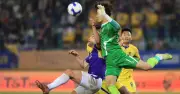 Cao Văn Bình tỏa sáng nhưng SLNA thua đậm trước CLB Hà Nội tại V.League