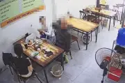 Chủ quán phở Hà Nội kiên quyết đuổi kẻ sàm sỡ nữ khách giữa quán