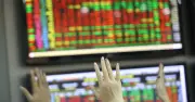 Chứng khoán Việt sụt giảm kỷ lục, VN-Index mất hơn 106 điểm trong phiên sáng