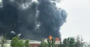 Cháy lớn tại nhà xưởng ở phường Thượng Hồng, khói đen cuồn cuộn bao phủ bầu trời
