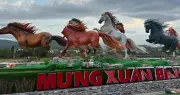 Cụm linh vật ngựa 'Mã đáo thành công' ở Quảng Trị bị phá hoại nghiêm trọng