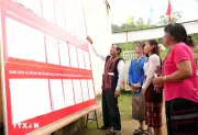 Cán bộ vượt sông thác chuẩn bị bầu cử, cử tri sớm thực hiện quyền công dân