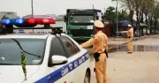 CSGT Hà Nội quay clip tấn công công trình xây dựng, chỉ rõ xe tải làm rơi vãi đất