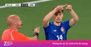 Cầu thủ Serbia yêu cầu VAR sau 50 phút mới biết trận giao hữu không có công nghệ