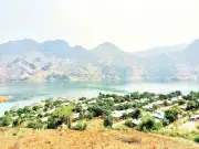 Cây cầu Pa Phông và hành trình khám phá vẻ đẹp văn hóa Dao quần chẹt ở Điện Biên