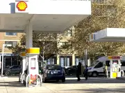 Giá dầu thô Mỹ vượt 80 USD/thùng do căng thẳng Iran leo thang