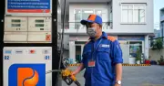 Giá xăng dầu đồng loạt giữ nguyên sau khi xa quỹ bình ổn