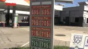 Giá xăng tại bang California của Mỹ tăng mạnh sau xung đột tại Iran