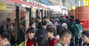 Giá xăng tăng, người dân TP.HCM và Hà Nội đổ xô đi metro, xe buýt điện