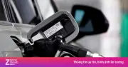 Giá xăng toàn cầu tăng mạnh: Mỹ chịu áp lực thị trường, châu Á bình ổn bằng chính sách