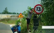 Gia Lai: Khắc phục biển báo cấm tải trọng bị sơn đen, điều tra vụ việc tái diễn