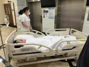 Giáo sư cảnh báo bệnh lười tàn phá cột sống ở người trẻ Việt Nam