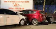 Hà Nội: Ô tô con gây tai nạn liên hoàn, ít nhất 7 xe hư hỏng nặng