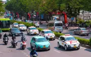 Hà Nội đặt lộ trình đến 2030: Chuyển đổi 100% taxi sang sử dụng điện, năng lượng xanh