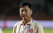 HLV Lê Huỳnh Đức buồn bã sau thất bại của CLB Công An TP.HCM trước Becamex