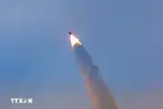 Hàn Quốc thông báo Triều Tiên phóng khoảng 10 tên lửa đạn đạo ra biển Đông