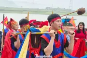 Hàng trăm người dân Nghệ An tham gia lễ rước nước mở màn lễ hội Đền Vua Mai