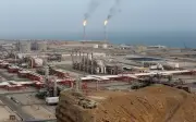 Iran đóng cửa eo biển Hormuz, thị trường dầu mỏ chao đảo, kinh tế toàn cầu đối mặt rủi ro