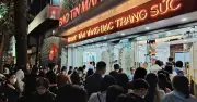 Khách hàng ùn ùn nhận vàng sớm, cửa hàng Bảo Tín Mạnh Hải quá tải