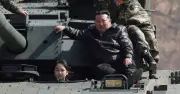 Kim Jong-un và con gái thị sát tập trận, giới thiệu xe tăng chủ lực mới của Triều Tiên