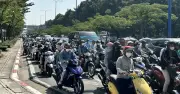 Kẹt xe nghiêm trọng sáng đầu tuần tại khu vực Thủ Thiêm, TP.HCM