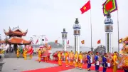 Lễ hội Đảo Dấu khai hội với nghi thức thượng cờ và rước đàn trang nghiêm