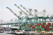 Mỹ Điều Chỉnh Chiến Lược Thuế Quan, Tác Động Đến Thương Mại Toàn Cầu