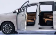 MPV 7 Chỗ Giá 283 Triệu Đồng: Thiết Kế Đẹp, 3 Loại Động Cơ, Công Nghệ Độc Quyền