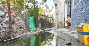 Nước thải tràn ngập hẻm 306/38 Vườn Lài: Hơn 10 hộ dân khốn khổ vì ô nhiễm kéo dài