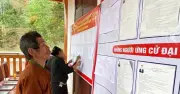 Đồng bào Ơ Đu bản Văng Môn háo hức chờ ngày bầu cử với hai ứng cử viên trẻ