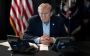 Ông Trump Họp Các Tập Đoàn Quốc Phòng Mỹ, Ukraine Lo Ngại Chậm Trễ Vũ Khí