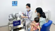 Người dân đổ xô đi tiêm vaccine não mô cầu sau ca tử vong, bác sĩ cảnh báo nguy cơ