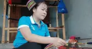 Người phụ nữ Thái khôi phục nghề dệt thổ cẩm, đưa sản phẩm ra thế giới