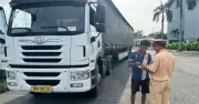 Nhiều tài xế xe tải vi phạm làn đường kiểm tra tải trọng tại lối vào cao tốc