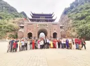 Ninh Bình khởi đầu năm mới sôi động với làn sóng du khách đổ về các điểm đến văn hóa, tâm linh