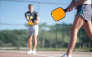 Pickleball Bùng Nổ Kéo Theo Nguy Cơ Chấn Thương Mắt: Cảnh Báo Từ Chuyên Gia