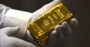 Quỹ Vàng Lớn Nhất Thế Giới Bán Ròng, Giá Kim Loại Quý Tiếp Tục Lao Dốc