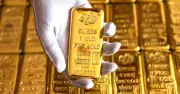Quỹ vàng lớn nhất thế giới SPDR Gold Trust bán ròng 2,28 tấn, giá vàng biến động mạnh