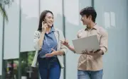 Sau Nửa Đời Người, Điều Đáng Sợ Nhất Không Phải Là Nghèo Tiền Mà Là Thiếu Sự Đồng Hành