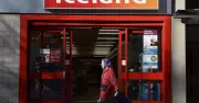 Siêu thị Anh 'Iceland' đầu hàng quốc gia Iceland sau 10 năm kiện tụng, chuyển sang chiến dịch giảm giá hòa giải