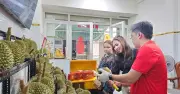 Sầu riêng gai đen giá tiền triệu vẫn 'cháy hàng' tại TP.HCM