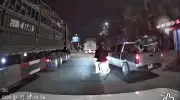 Ô tô bán tải tạt đầu xe máy, 3 người suýt lao vào gầm xe tải, tài xế đối diện hình phạt cực nặng
