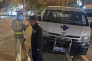 Ô tô nhà tang lễ Hà Nội bị niêm phong vì tài xế vi phạm nồng độ cồn