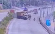 Tai nạn thảm khốc trên cầu vượt Bastara, Ấn Độ: Xe tải mất kiểm soát cướp mạng hai mẹ con