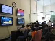 Thị trường chứng khoán rung lắc mạnh, VN-Index đóng cửa giảm hơn 14 điểm