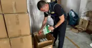 Thái Lan triệt phá kho hàng khổng lồ chứa mỹ phẩm và kem đánh răng giả, thu giữ hơn 100.000 sản phẩm