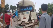 Thái Nguyên: Xe tải đâm mạnh vào ô tô đưa đón học sinh, đẩy đi hàng chục mét