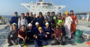 Thuyền trưởng Việt cứu 21 thủy thủ quốc tế giữa vùng chiến sự Trung Đông