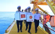 Thuyền viên tàu Hải An 68 bỏ phiếu bầu cử sớm trên tàu Trường Sa 04 tại Cụm Ba Kè