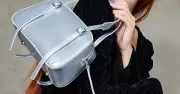 Túi Ánh Bạc Lên Ngôi: Phụ Kiện Thời Thượng Chiếm Lĩnh Mọi Sân Chơi